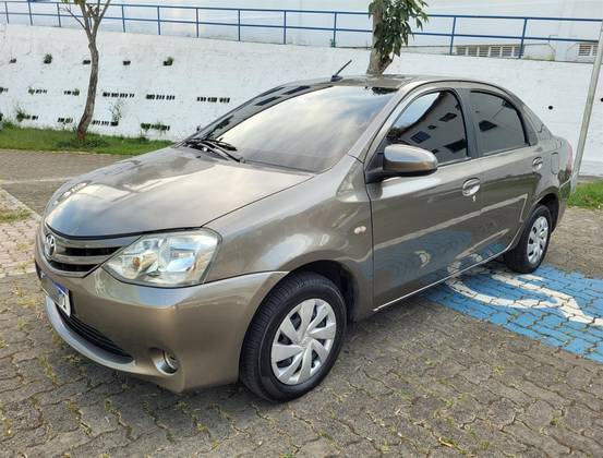 TOYOTA ETIOS 1.5 XS SEDAN 16V FLEX 4P AUTOMÁTICO TOYOTA ETIOS 1.5 XS SEDAN 16V FLEX 4P AUTOMÁTICO